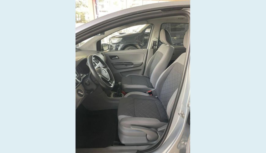 VOLKSWAGEN FOX 1.6 MSI HIGHLINE 16V FLEX 4P MANUAL - PRATA - 2015 Foto 8 (Grande)