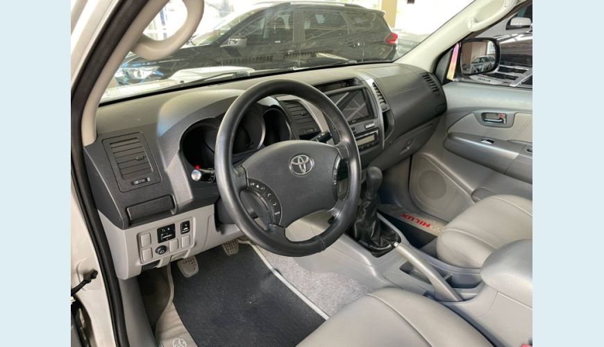 TOYOTA HILUX 3.0 SRV 4X2 CD 16V TURBO INTERCOOLER DIESEL 4P MANUAL - PRATA - 2011 Foto 8 (Grande)