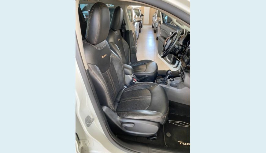 FIAT TORO 2.0 16V TURBO DIESEL VOLCANO 4WD AT9 - BRANCO - 2018 Foto 8 (Grande)
