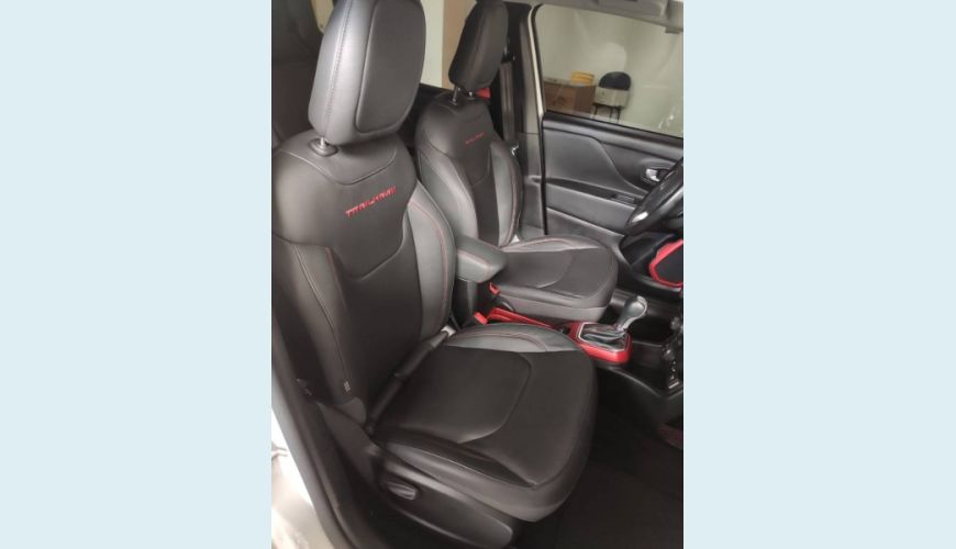 JEEP RENEGADE 2.0 16V TURBO DIESEL TRAILHAWK 4P 4X4 AUT. - BRANCO - 2019 Foto 8 (Grande)