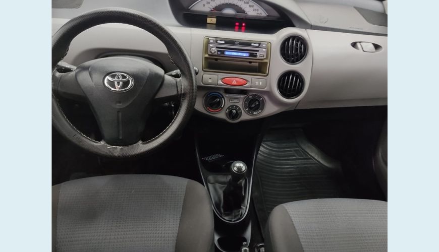 TOYOTA ETIOS 1.3 X 16V FLEX 4P MANUAL - PRATA - 2013 Foto 8 (Grande)