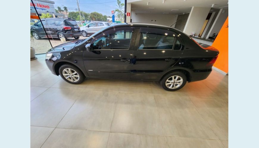 VOLKSWAGEN VOYAGE 1.6 MI TREND 8V FLEX 4P MANUAL - PRETO - 2013 Foto 8 (Grande)