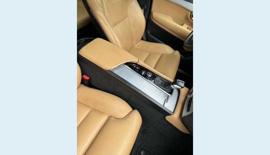 VOLVO XC90 2.0 D5 DIESEL MOMENTUM AWD GEARTRONIC - CINZA - 2019 Foto 8 (Grande)