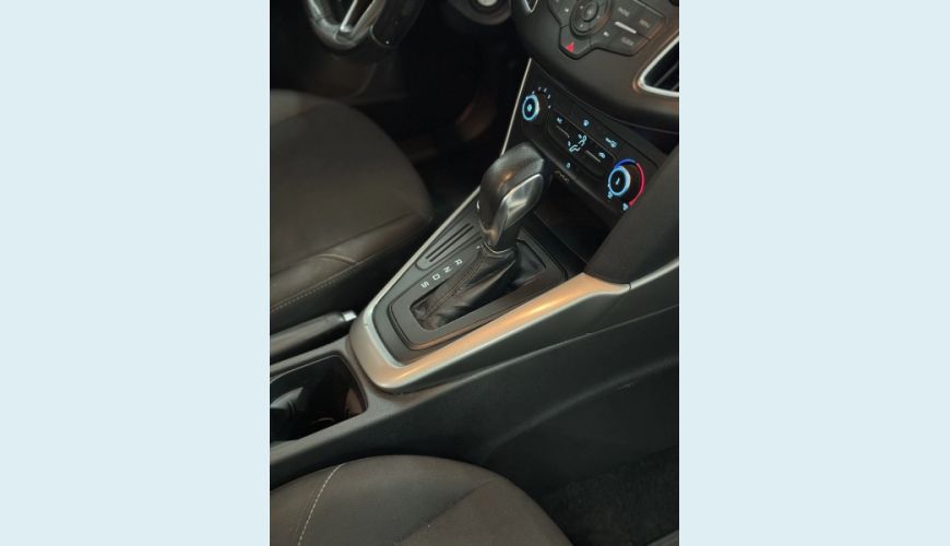 FORD FOCUS 2.0 SE 16V FLEX 4P POWERSHIFT - BRANCO - 2018 Foto 8 (Grande)