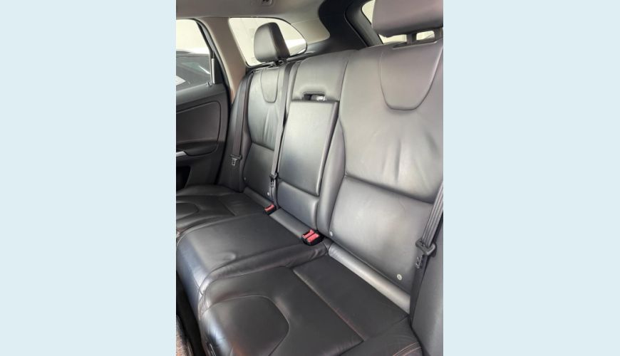 VOLVO XC60 2.0 T5 DYNAMIC FWD TURBO 4P AUT. - PRETO - 2015 Foto 8 (Grande)