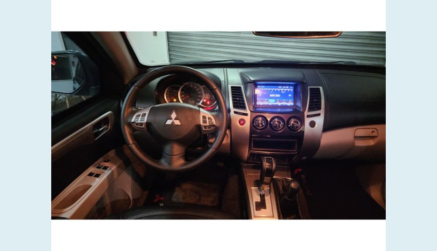 MITSUBISHI PAJERO DAKAR 3.5 HPE 7 LUGARES 4X4 V6 24V FLEX 4P AUT. - N/D - 2013 Foto 8 (Grande)