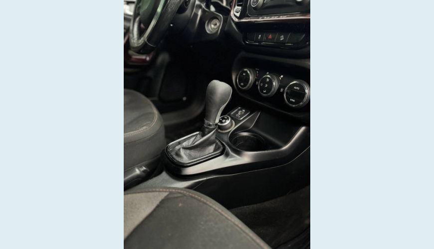 FIAT TORO 2.0 16V TURBO DIESEL FREEDOM 4WD AT9 - BRANCO - 2019 Foto 8 (Grande)