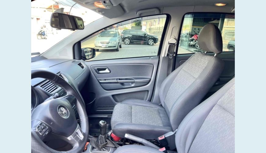 VOLKSWAGEN FOX 1.6 MI 8V FLEX 4P MANUAL - N/D - 2013 Foto 8 (Grande)