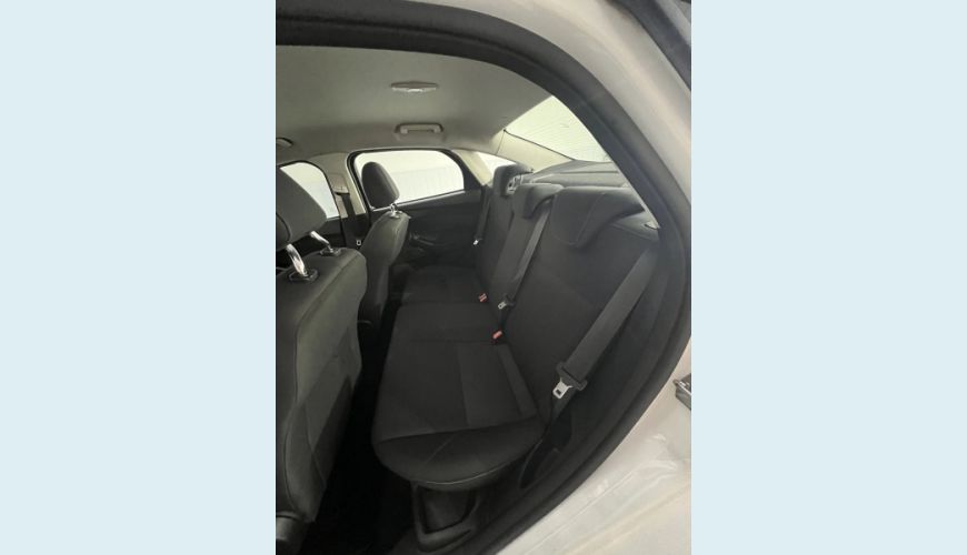 FORD FOCUS 2.0 SE FASTBACK 16V FLEX 4P POWERSHIFT - BRANCO - 2016 Foto 8 (Grande)