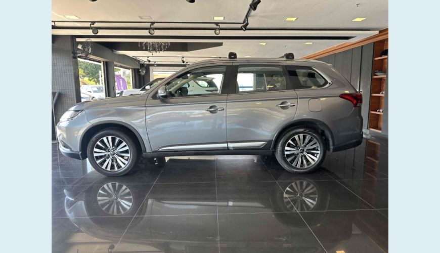 MITSUBISHI OUTLANDER 3.0 MIVEC V6 HPE-S AWD AUT. - N/D - 2020 Foto 8 (Grande)
