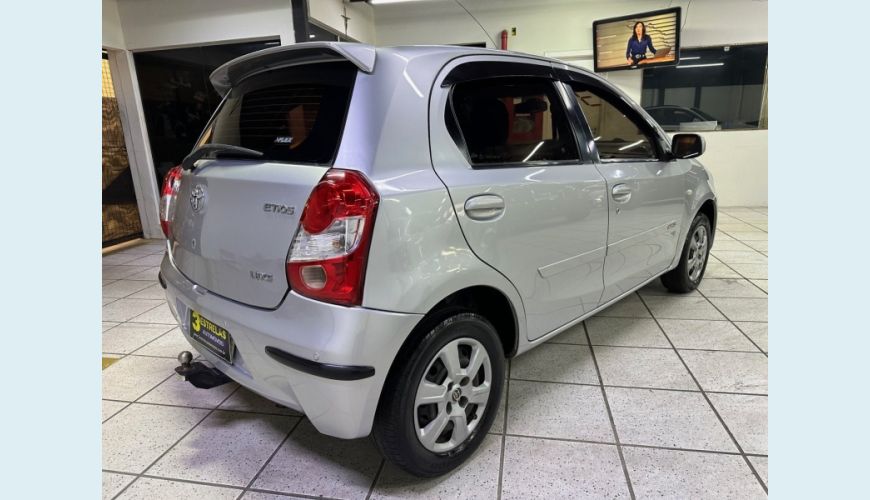 TOYOTA ETIOS 1.3 XS 16V FLEX 4P MANUAL - N/D - 2013 Foto 8 (Grande)