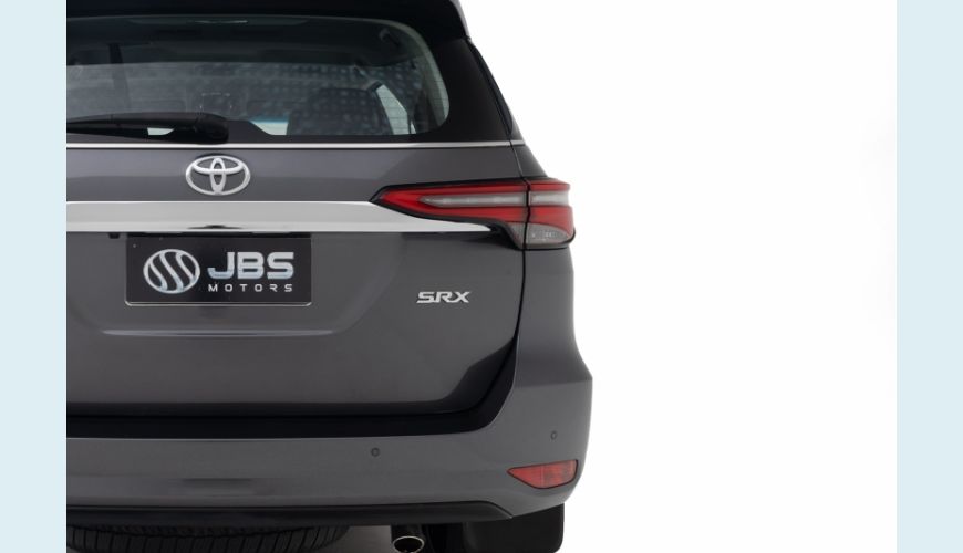 TOYOTA HILUX SW4 2.8 D-4D TURBO DIESEL SRX 7L 4X4 AUT. - CINZA - 2022 Foto 8 (Grande)