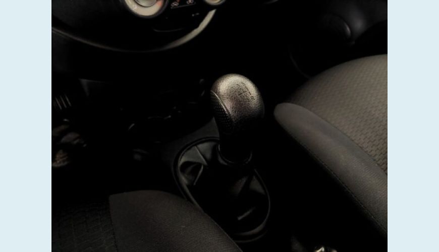 NISSAN MARCH 1.0 S 16V FLEX 4P MANUAL - PRATA - 2013 Foto 8 (Grande)