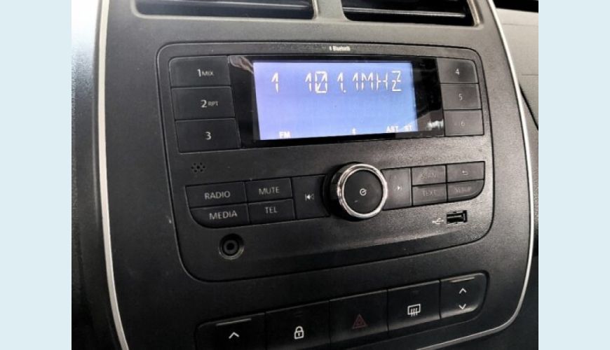 RENAULT KWID 1.0 12V SCE FLEX INTENSE MANUAL - BRANCO - 2018 Foto 8 (Grande)