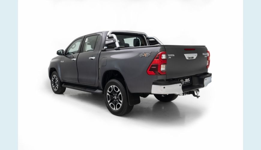 TOYOTA HILUX 2.8 D-4D TURBO DIESEL CD SRX 4X4 AUT. - CINZA - 2023 Foto 8 (Grande)