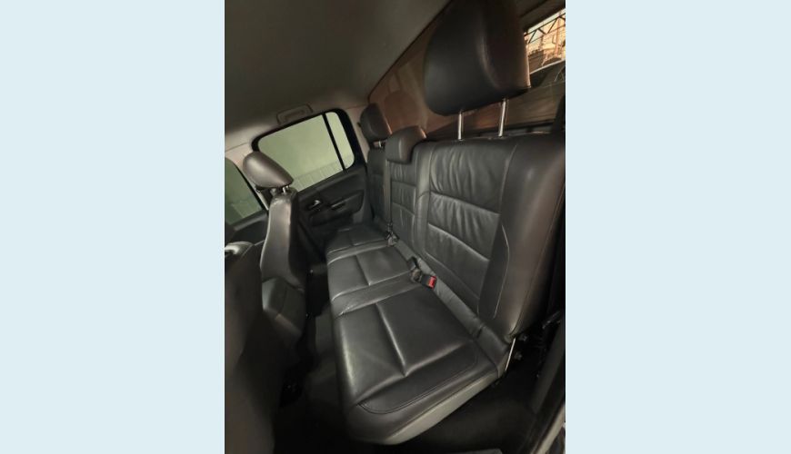 VOLKSWAGEN AMAROK 2.0 HIGHLINE 4X4 CD 16V TURBO INTERCOOLER DIESEL 4P AUT. - PRETO - 2015 Foto 8 (Grande)