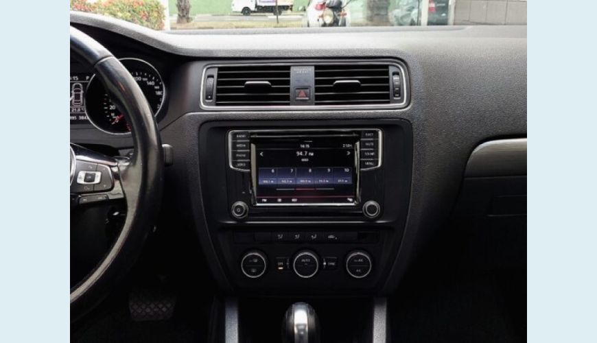 VOLKSWAGEN JETTA 1.4 16V TSI COMFORTLINE 4P TIPTRONIC - BRANCO - 2017 Foto 8 (Grande)
