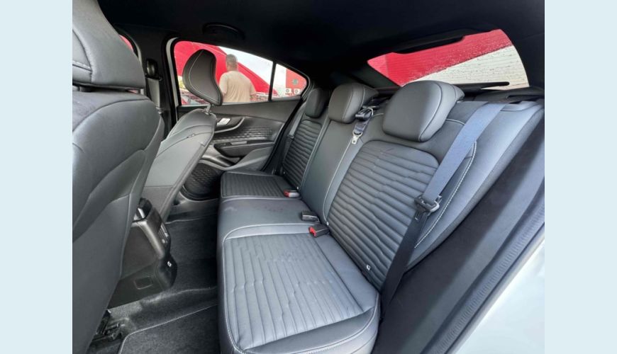 FIAT FASTBACK 1.3 TURBO 270 FLEX LIMITED EDITION AT6 - BRANCO - 2024 Foto 8 (Grande)