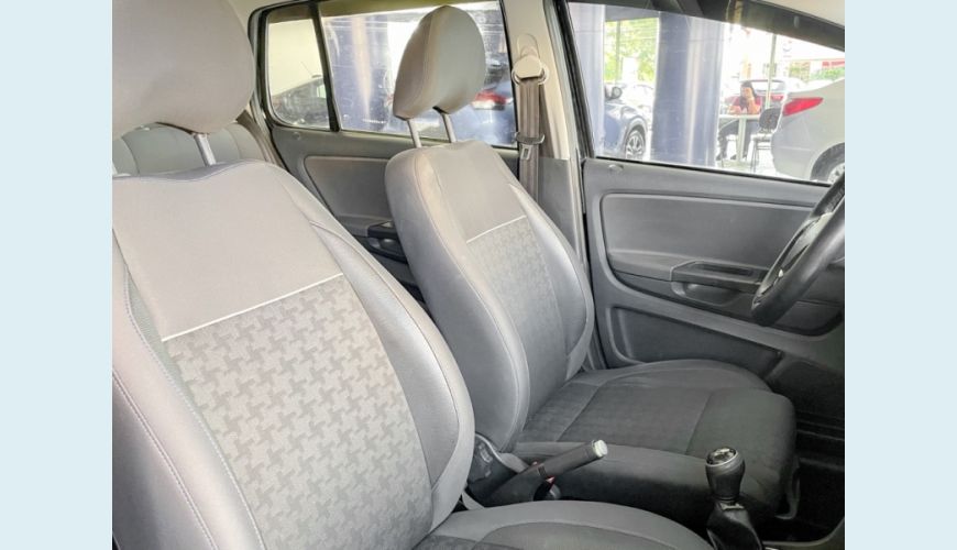 VOLKSWAGEN FOX 1.6 MSI COMFORTLINE 8V FLEX 4P MANUAL - PRETO - 2016 Foto 8 (Grande)