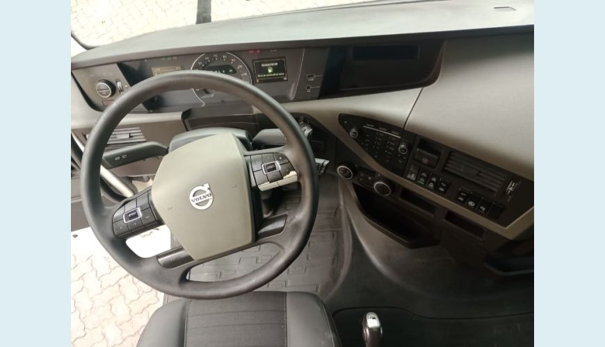 VOLVO FH-460 GLOBETROTTER 8X2 2P (DIESEL)(E5) - BRANCO - 2018 Foto 8 (Grande)