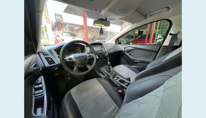 FORD FOCUS 1.6 S/SE/SE PLUS FLEX 8V/16V 5P - BRANCO - 2015 Foto 8 (Grande)