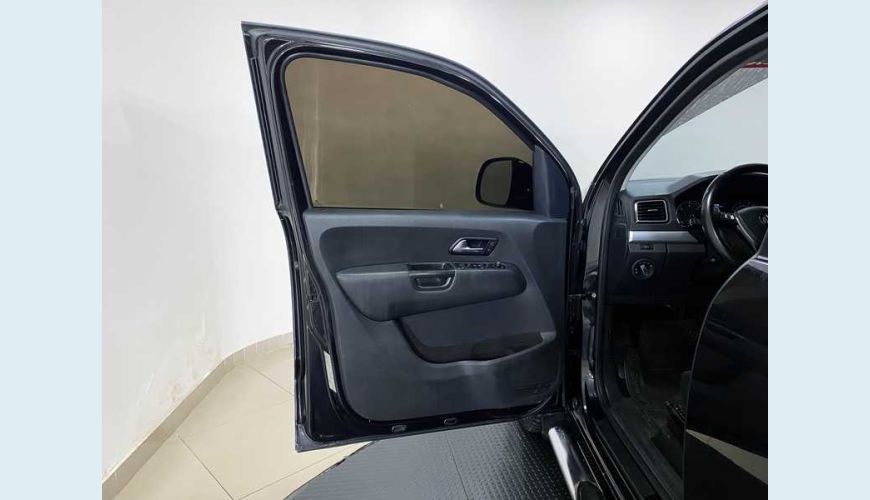 VOLKSWAGEN AMAROK 2.0 CD 4X4 TDI HIGHLINE AUT. - PRETO - 2018 Foto 8 (Grande)