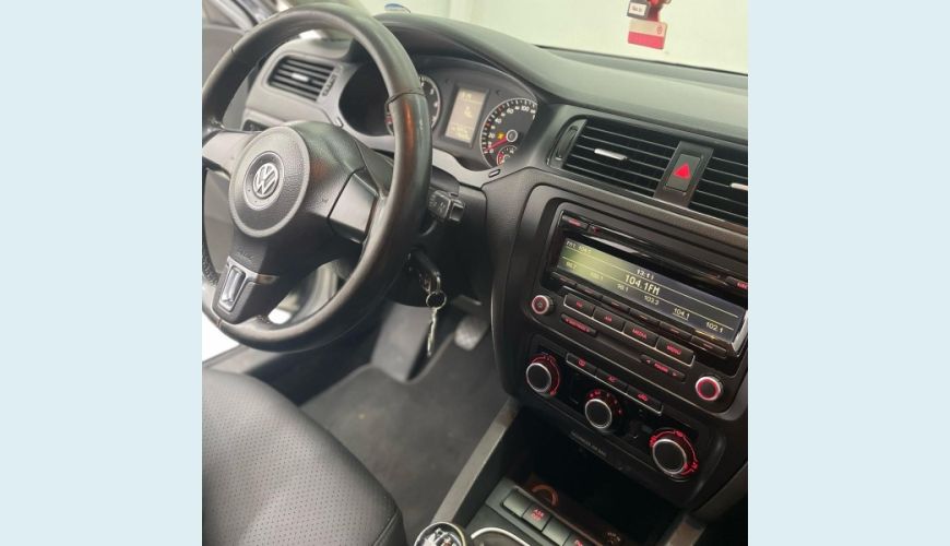 VOLKSWAGEN JETTA 2.0 - PRETO - 2012 Foto 8 (Grande)