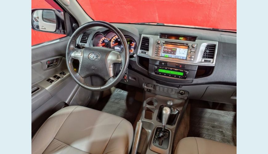 TOYOTA HILUX - BRANCO - 2013 Foto 8 (Grande)