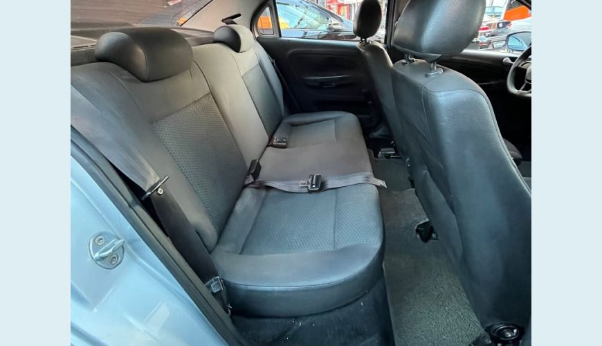 VOLKSWAGEN VOYAGE 1.6 MSI FLEX 8V 4P - PRATA - 2017 Foto 8 (Grande)