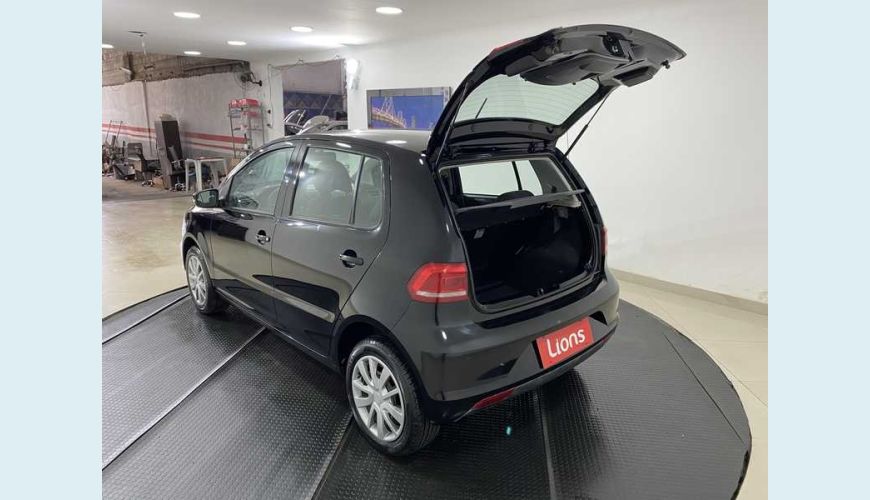 VOLKSWAGEN FOX 1.0 MPI TRENDLINE FLEX - PRETO - 2017 Foto 8 (Grande)