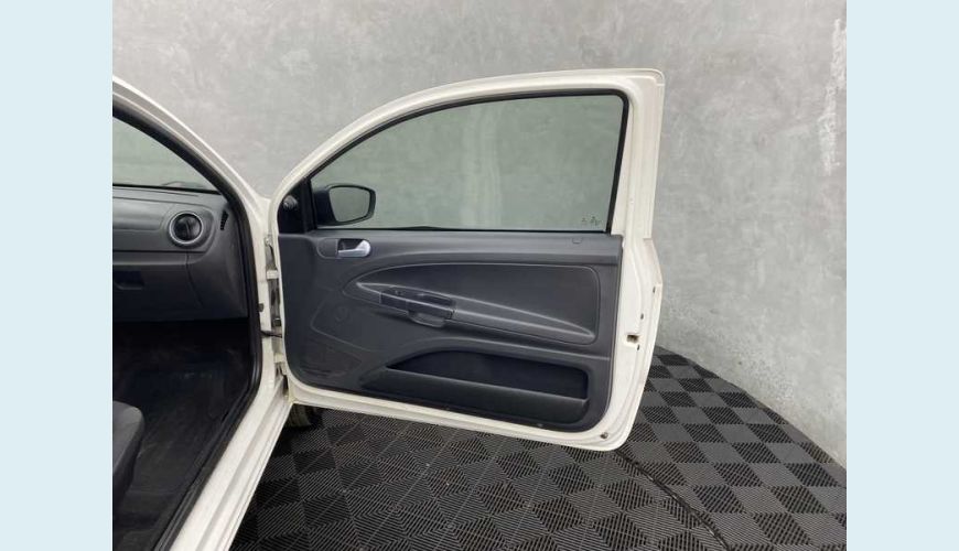 VOLKSWAGEN SAVEIRO ROBUST 1.6 MSI CS FLEX - BRANCO - 2018 Foto 8 (Grande)