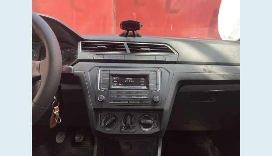 VOLKSWAGEN GOL 1.6 MSI TRENDLINE FLEX - BRANCO - 2017 Foto 8 (Grande)