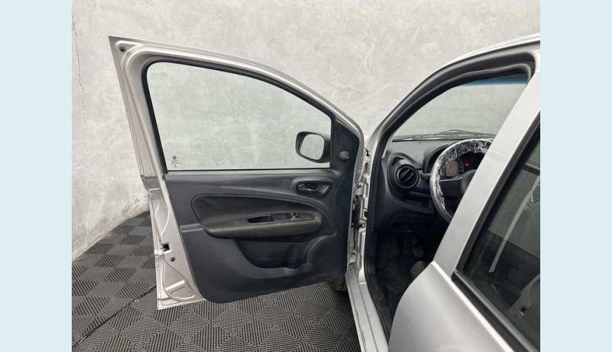 FIAT UNO ATTRACTIVE 1.0 - PRATA - 2021 Foto 8 (Grande)