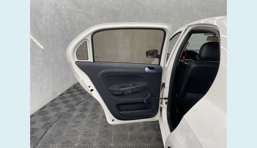 VOLKSWAGEN VOYAGE 1.6 TRENDLINE FLEX - BRANCO - 2018 Foto 8 (Grande)
