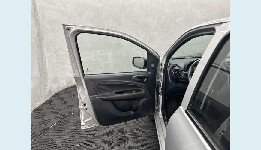 FIAT UNO ATTRACTIVE 1.0 8V FLEX 4P - PRATA - 2020 Foto 8 (Grande)