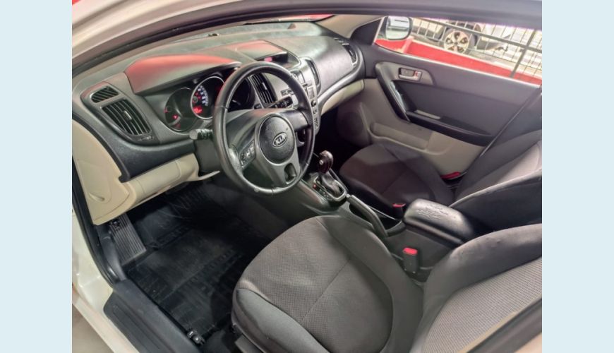 KIA CERATO - BRANCO - 2011 Foto 8 (Grande)