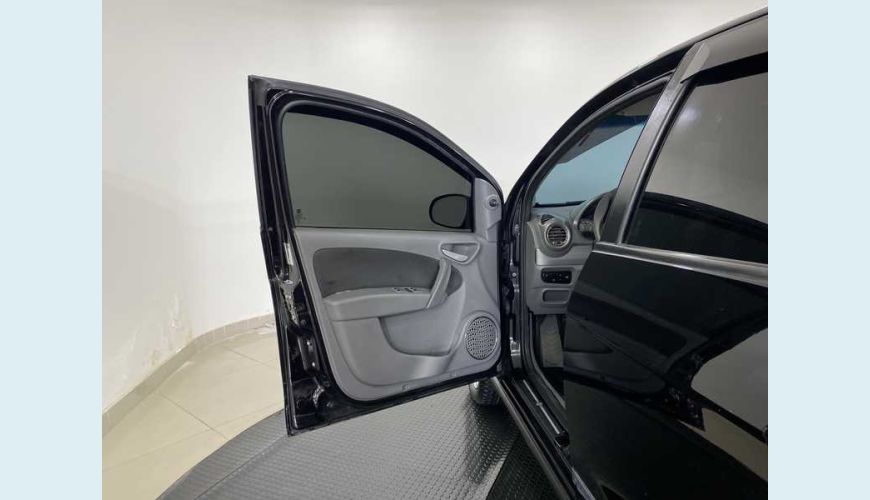 FIAT GRAND SIENA ESSENCE 1.6 16V FLEX - PRETO - 2014 Foto 8 (Grande)