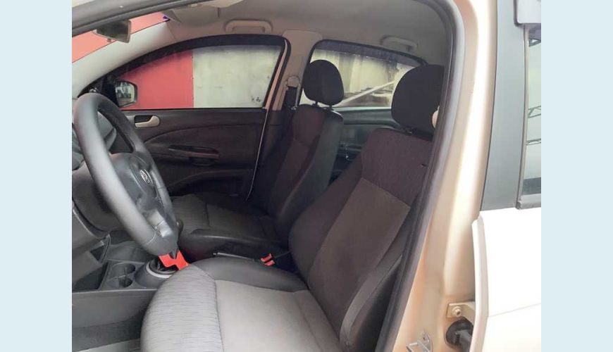 VOLKSWAGEN GOL 1.0 TEC FLEX 4P - BRANCO - 2014 Foto 8 (Grande)