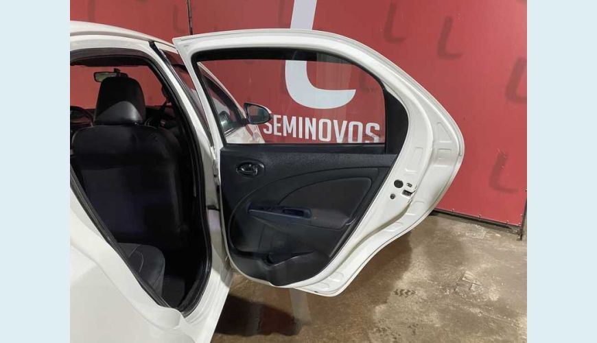 TOYOTA ETIOS SEDAN XLS 1.5 FLEX - BRANCO - 2015 Foto 8 (Grande)