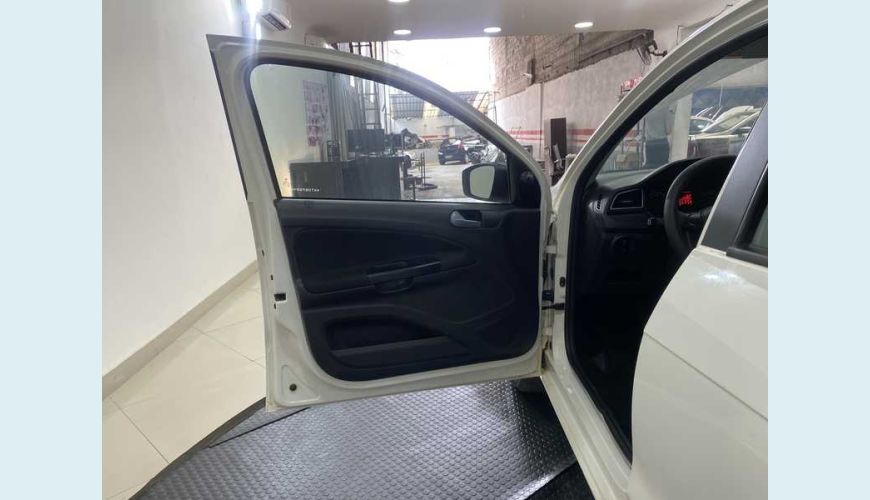 VOLKSWAGEN GOL 1.6 MSI FLEX - BRANCO - 2019 Foto 8 (Grande)