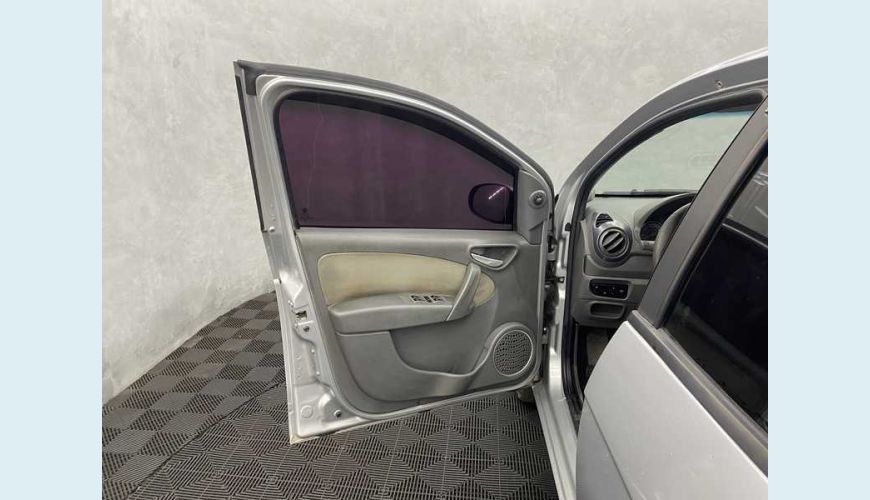 FIAT PALIO ESSENCE 1.6 16V FLEX - PRATA - 2016 Foto 8 (Grande)
