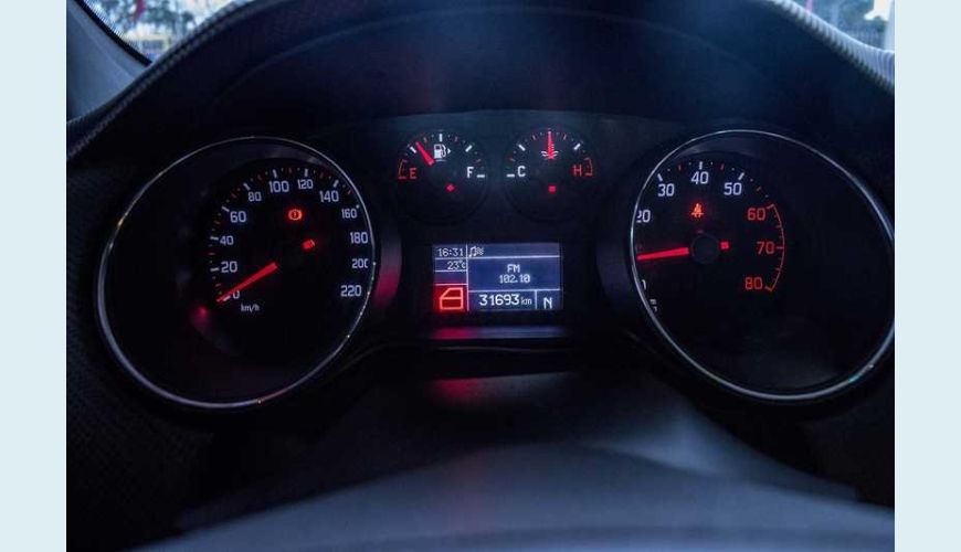 FIAT BRAVO BLACKMOTION 1.8 16V FLEX - BRANCO - 2016 Foto 8 (Grande)