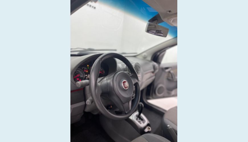 FIAT PALIO ESSENCE 1.6 - PRETO - 2013 Foto 8 (Grande)