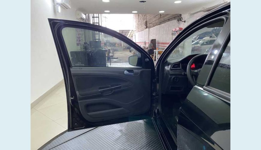 VOLKSWAGEN GOL 1.6 MSI FLEX - PRETO - 2019 Foto 8 (Grande)