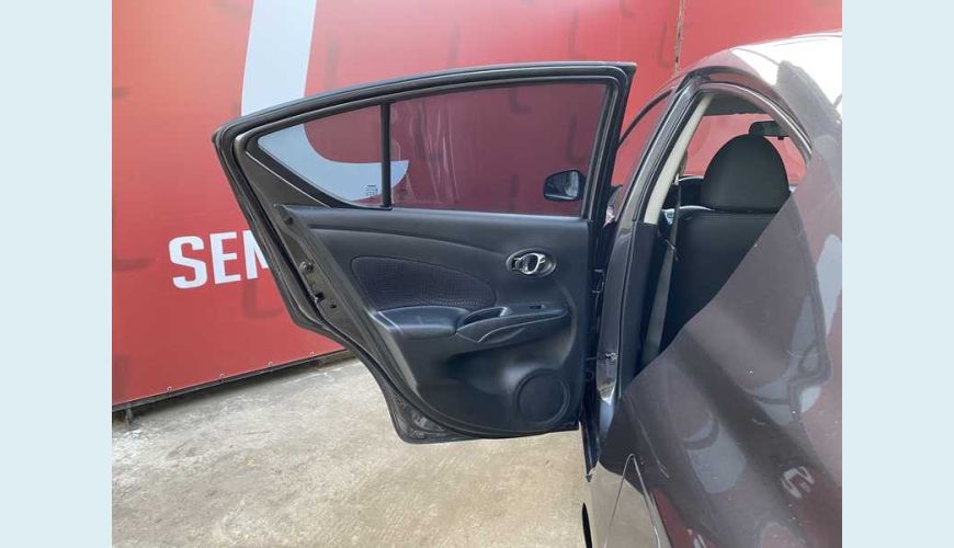 NISSAN VERSA 1.6 16V SV FLEXSTART CVT FLEX - CINZA - 2017 Foto 8 (Grande)