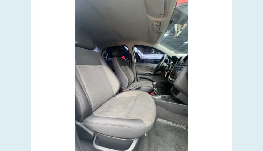 VOLKSWAGEN VOYAGE - BRANCO - 2014 Foto 8 (Grande)