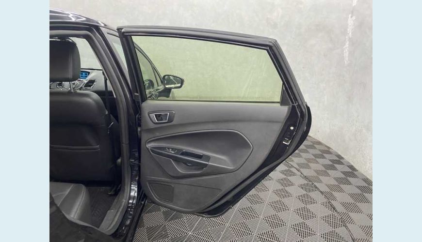 FORD NEW FIESTA HATCH NEW FIESTA TITANIUM 1.6 16V POWERSHIFT - PRETO - 2015 Foto 8 (Grande)