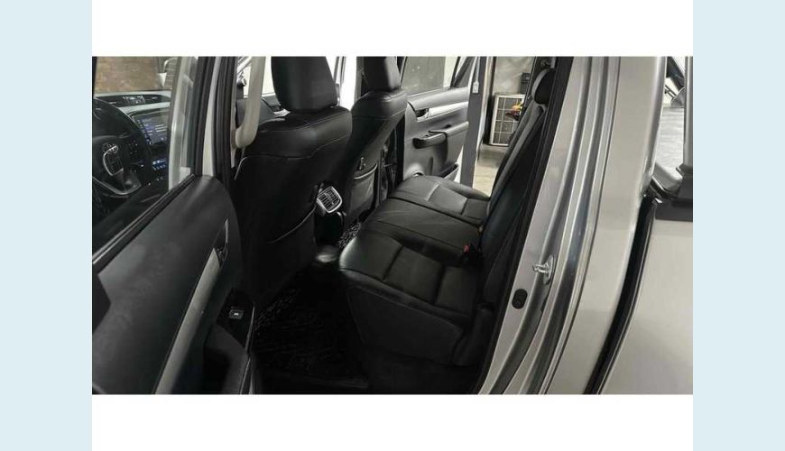 TOYOTA HILUX CD SRX 2.8 TDI CD 4X4 AUT. - PRATA - 2021 Foto 8 (Grande)