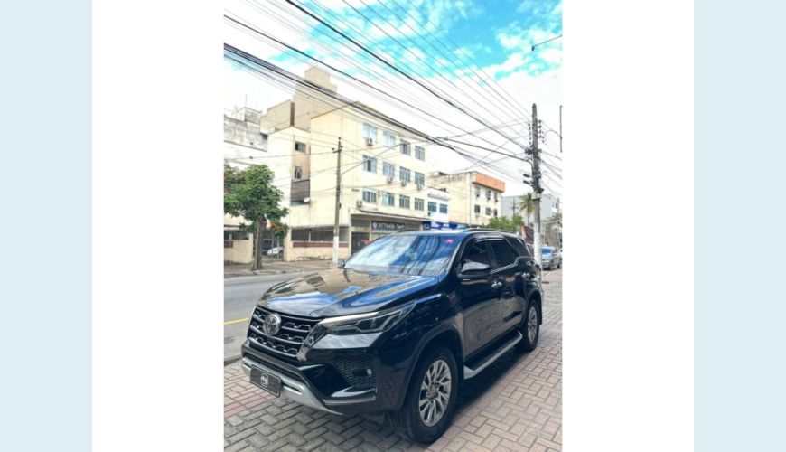 TOYOTA HILUX SW4 - PRETO - 2021 Foto 8 (Grande)