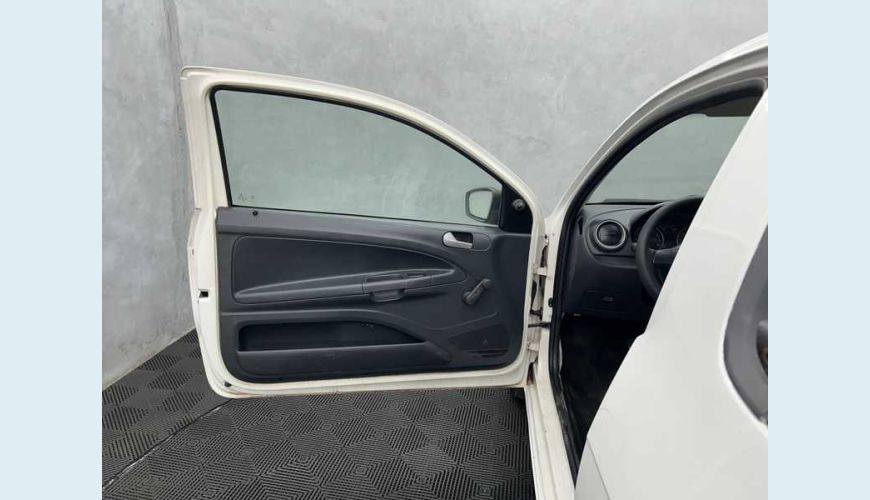 VOLKSWAGEN SAVEIRO 1.6 STARTLINE CS FLEX - BRANCO - 2016 Foto 8 (Grande)